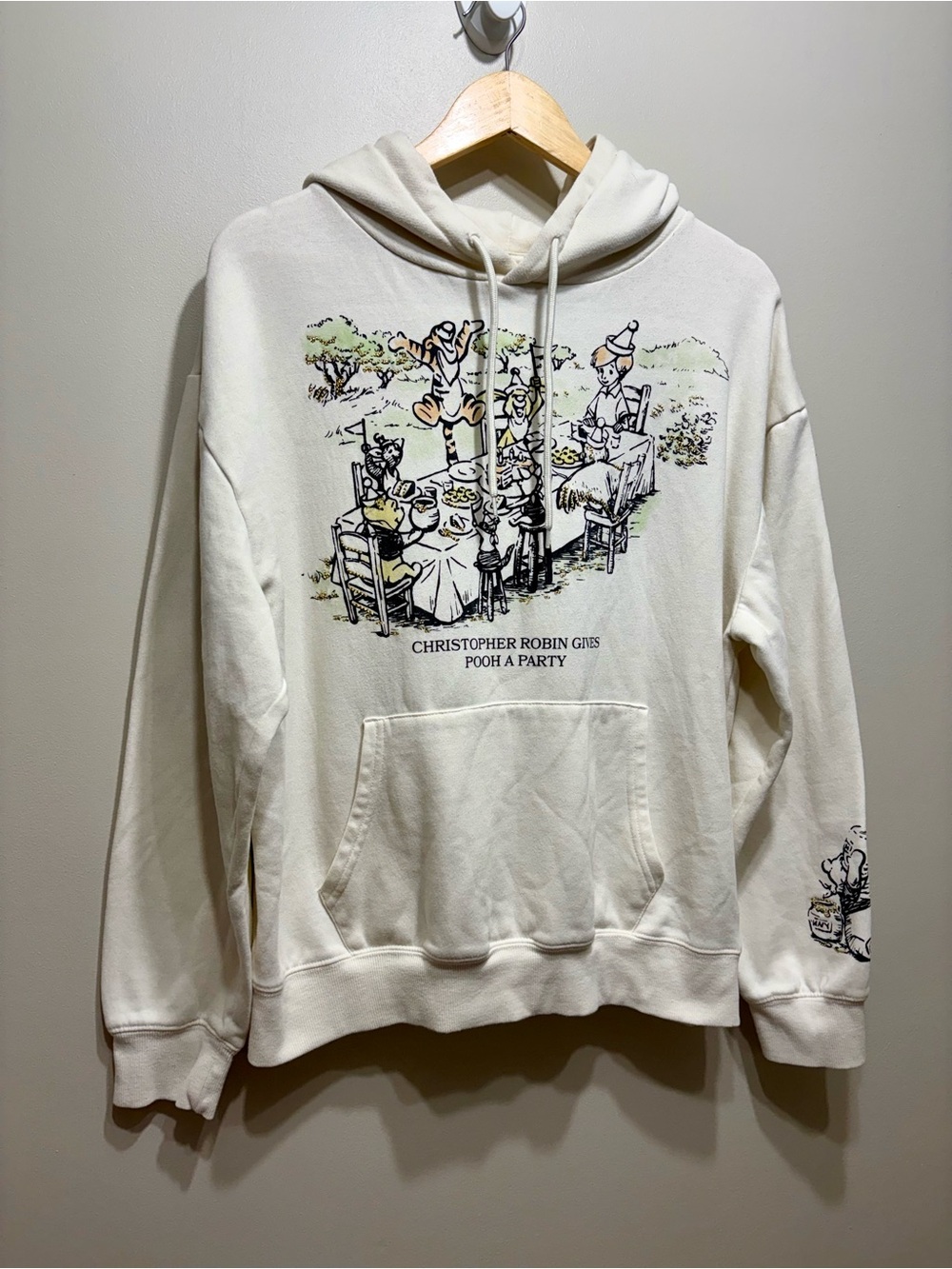 Disney Winnie the Pooh Christopher Robin Party Graphic Cream Hoodie Size Large
